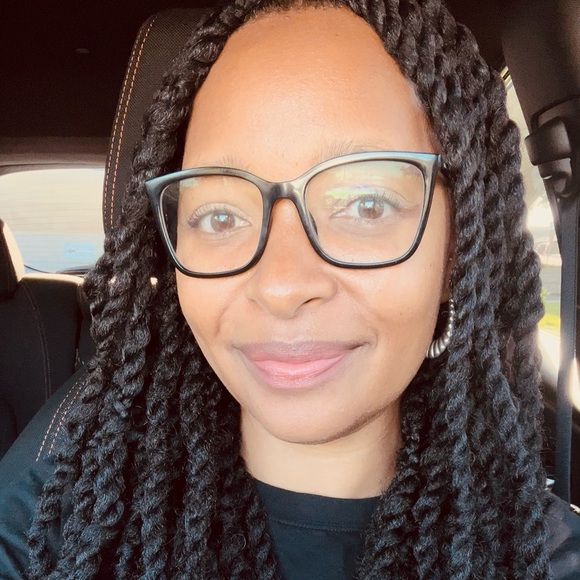 Meet your Posher, Jennifer - Picture 2 of 3